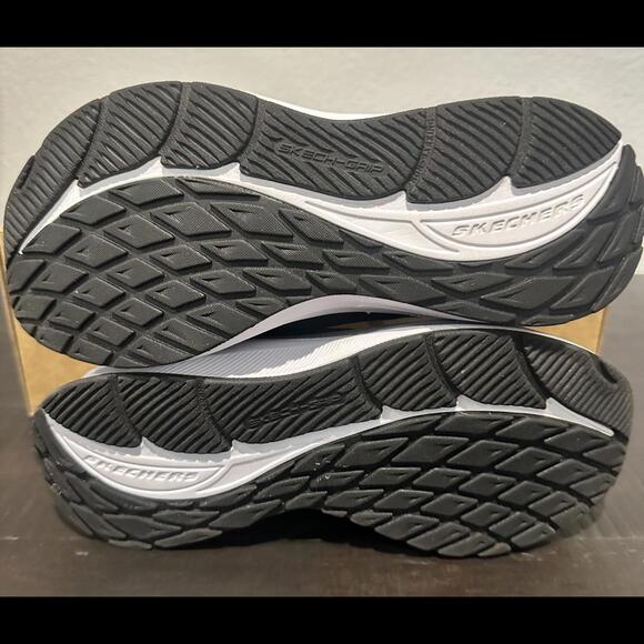 New Skechers Boys Sneakers Youth Size 2 Black/White/Gray - Picture 4 of 4